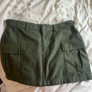 Mini green cargo skirt never worn